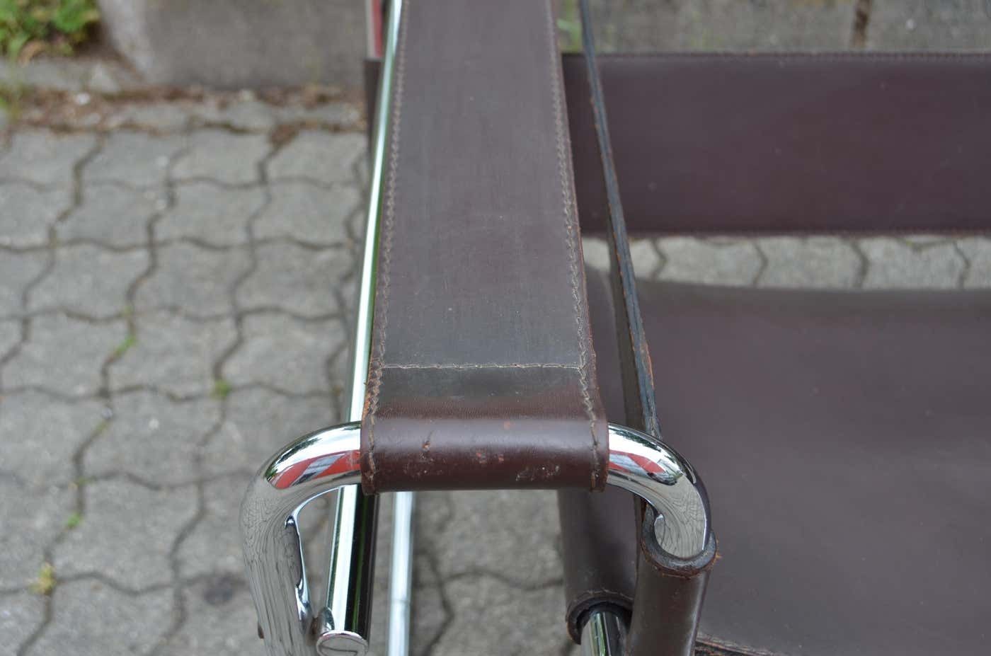 photo furniture Gavina Wassily Chair B3 Design By Marcel Breuer Dark Brown Saddle Leather