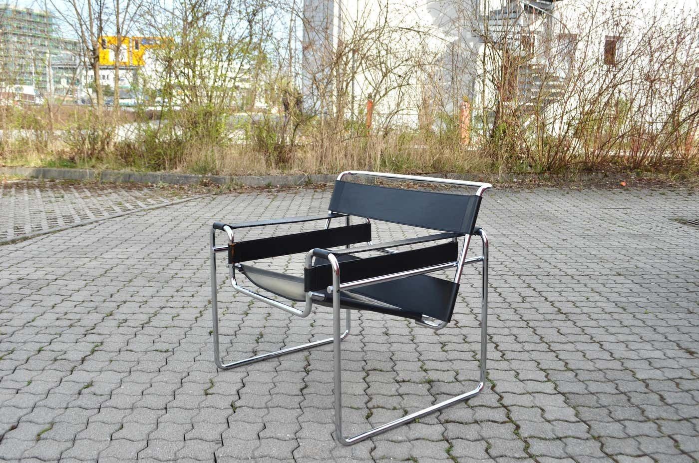 2115.0 Knoll International Wassily Chair By Marcel Breuer Black Leather photo
