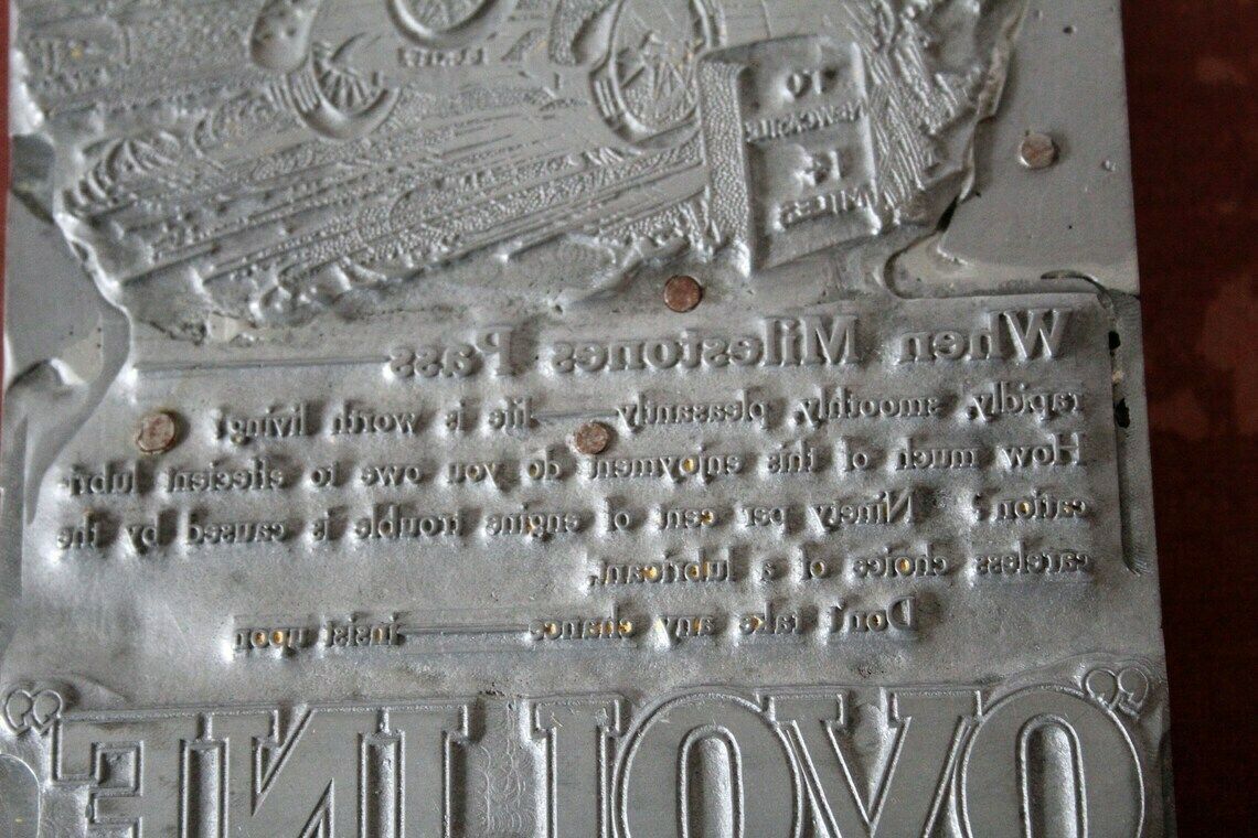 Groot Vintage Engels Drukblok Van Metaal En Hout Voor Ovoline Motorolie – Reclameplaat, Newcastle On Tyne En Lincoln, Brett Oil photo for sale