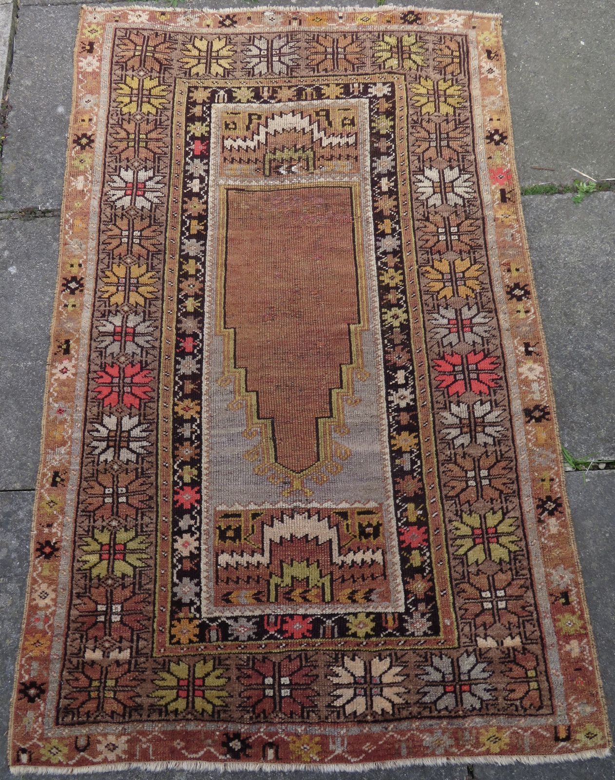 Antique Turkish Milas (Melas) Prayer Rug. Star Border. West Anatolia.Late 19th Century. 165cm X 104cm. photo furniture