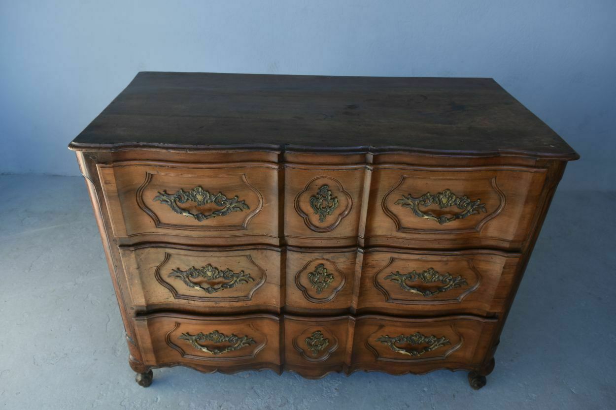 Louis XV Crossbow Chest Of Drawers In Walnut, 18th Century, photo for sale