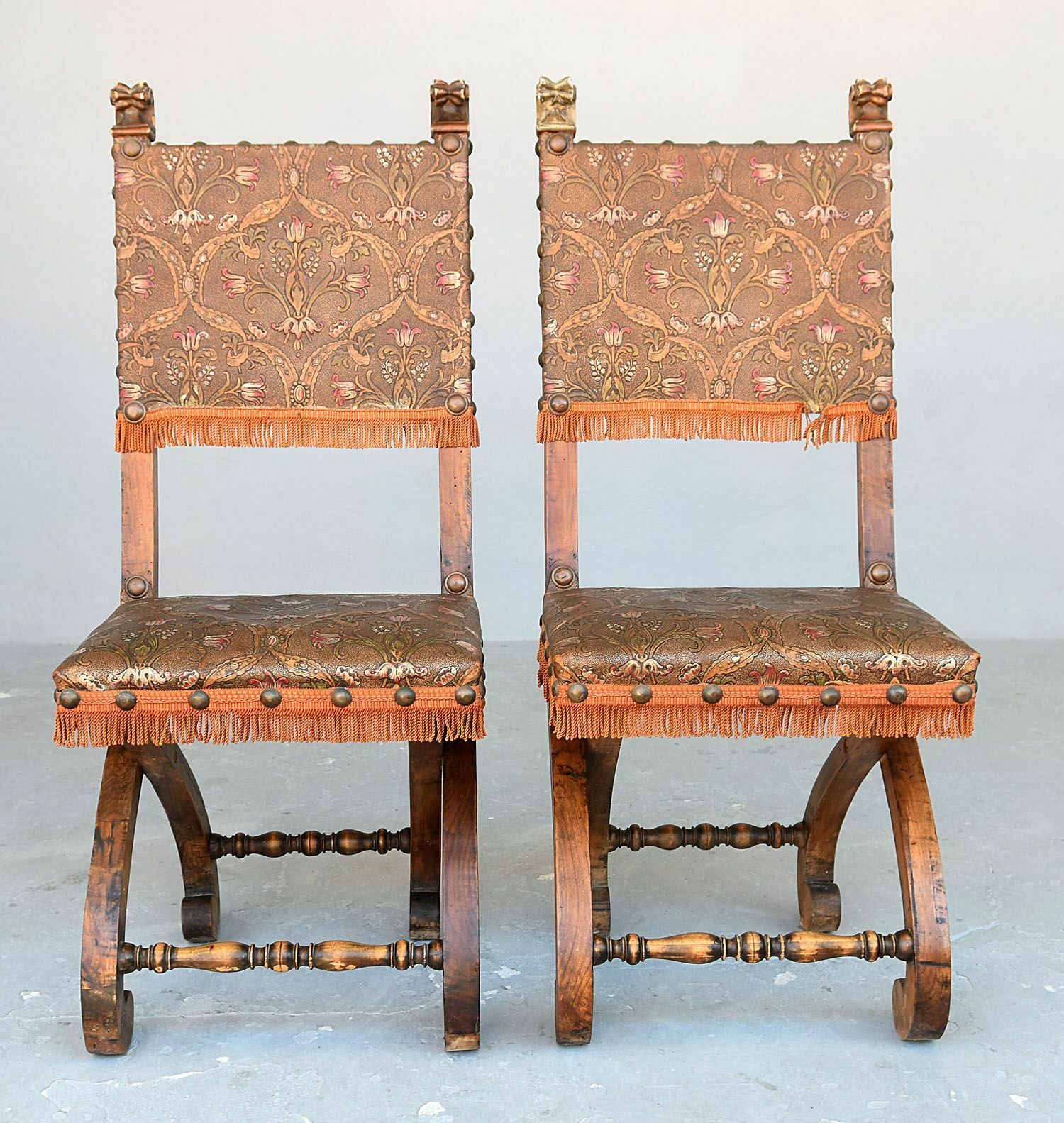 photo buy Renaissance Walnut And Leather Style Lounge In Cordoba