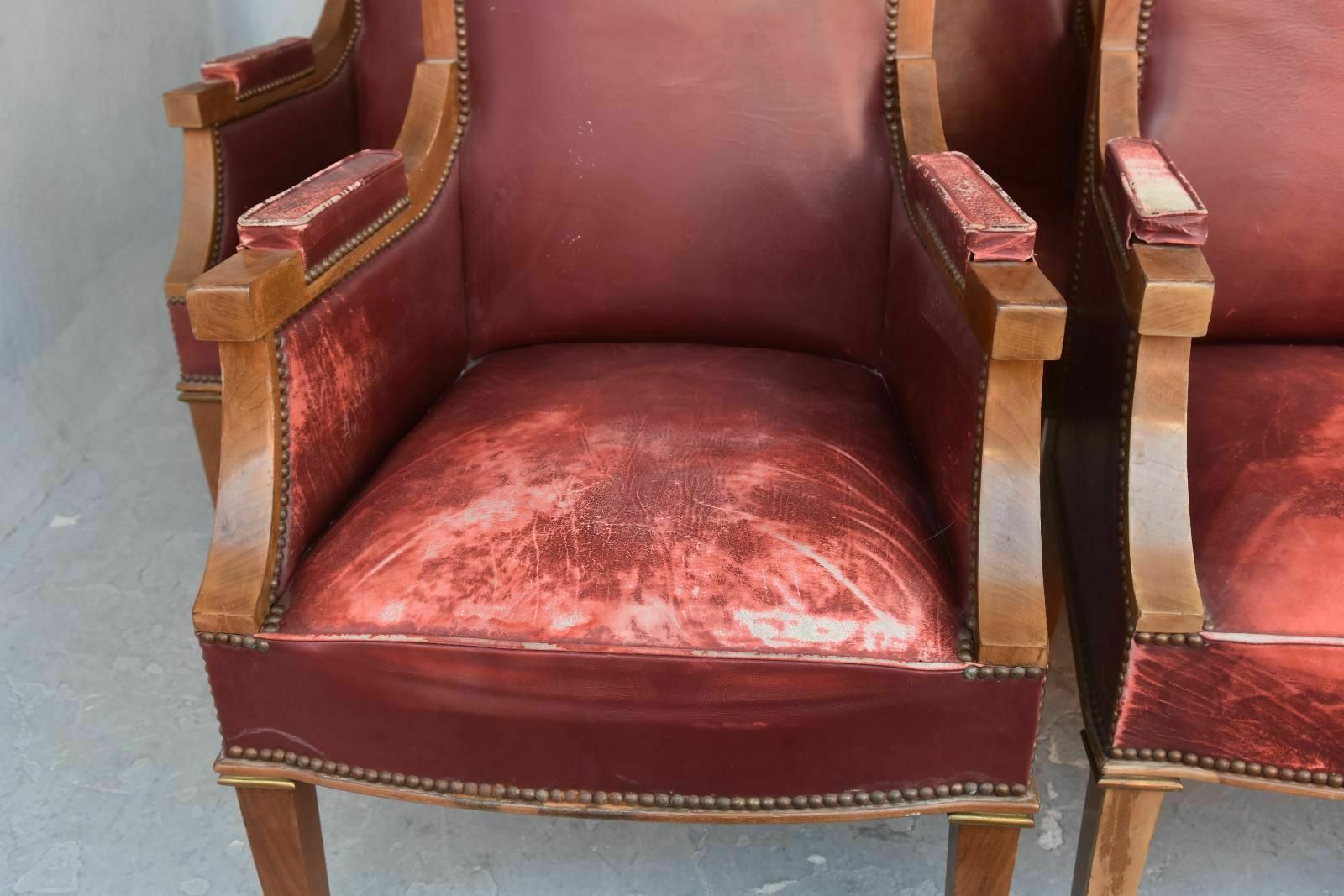1940 Shepherdess Armchairs In Mahogany And Red Leather (Set Of 7) photo vintage