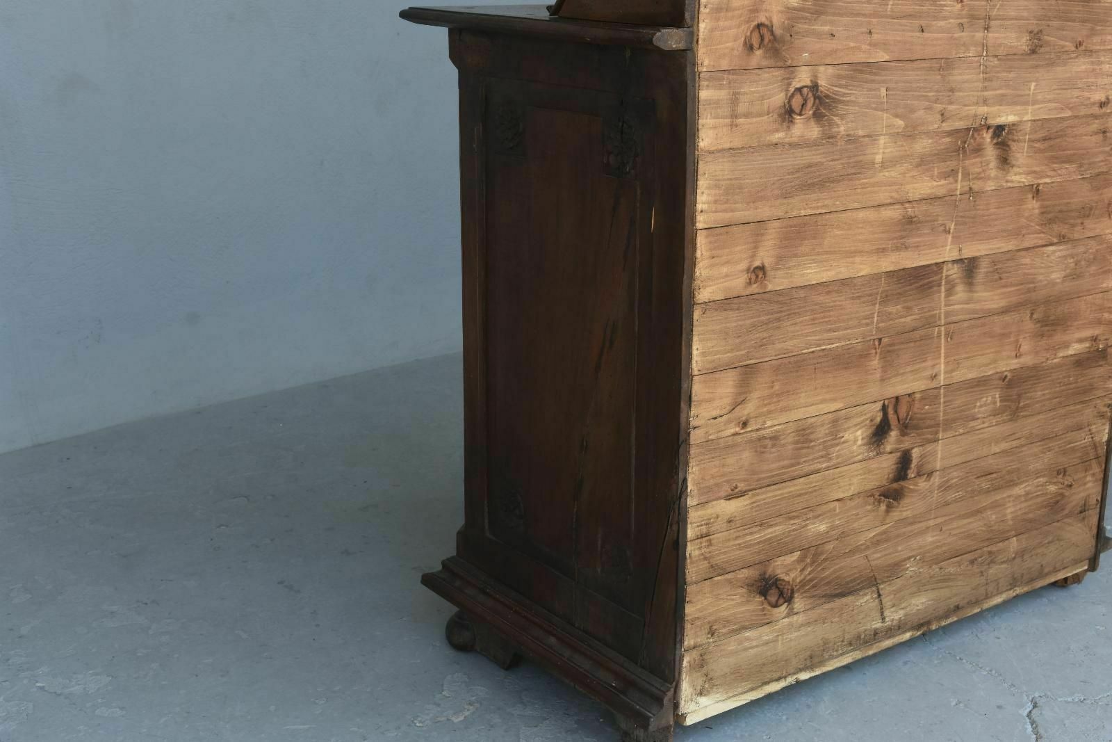 photo vintage 18th Century Sacristy Furniture In Walnut