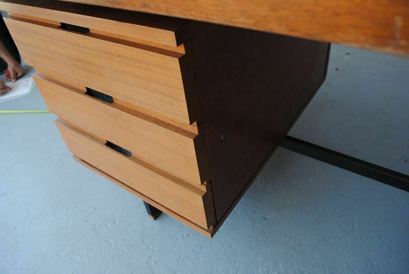 photo vintage Scandinavian Presidential Desk In Teak 1960s