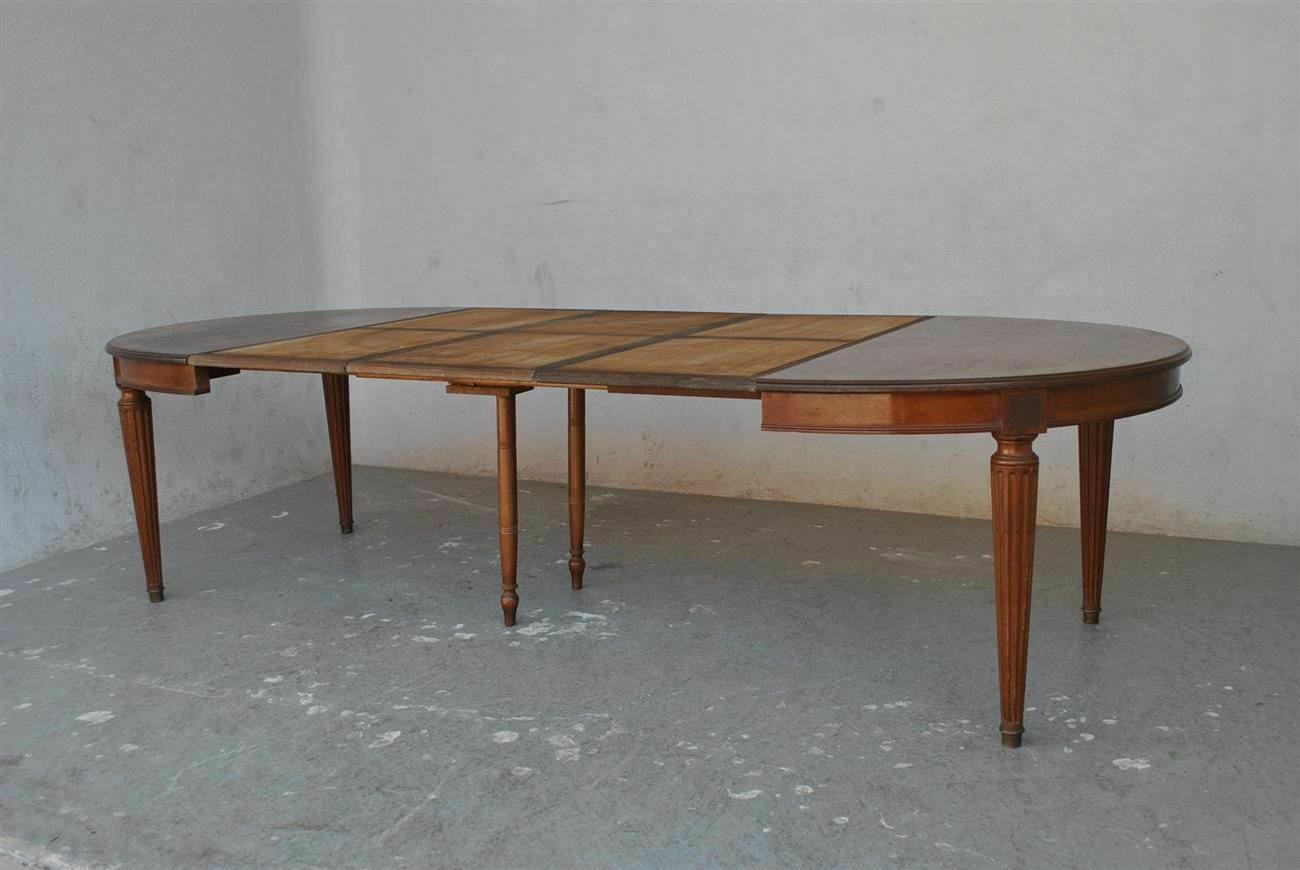 Oval Mahogany Table With Scrapers On The Sides, Late 19th Century photo vinterior