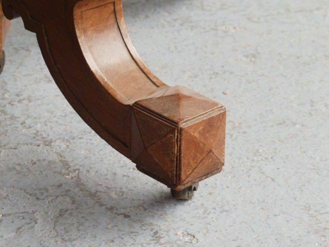 photo vinterior Pedestal Table Or Large Oval Table Restoration In Blond Walnut 19th Century