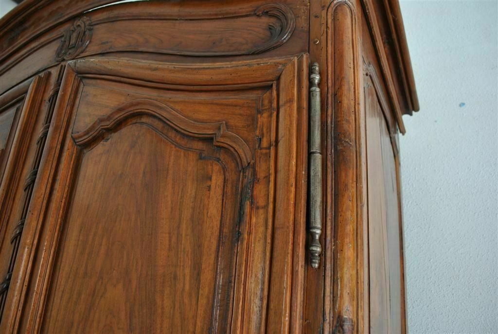 photo vinterior Provençal Louis XV Wardrobe From The 18th Century In Walnut