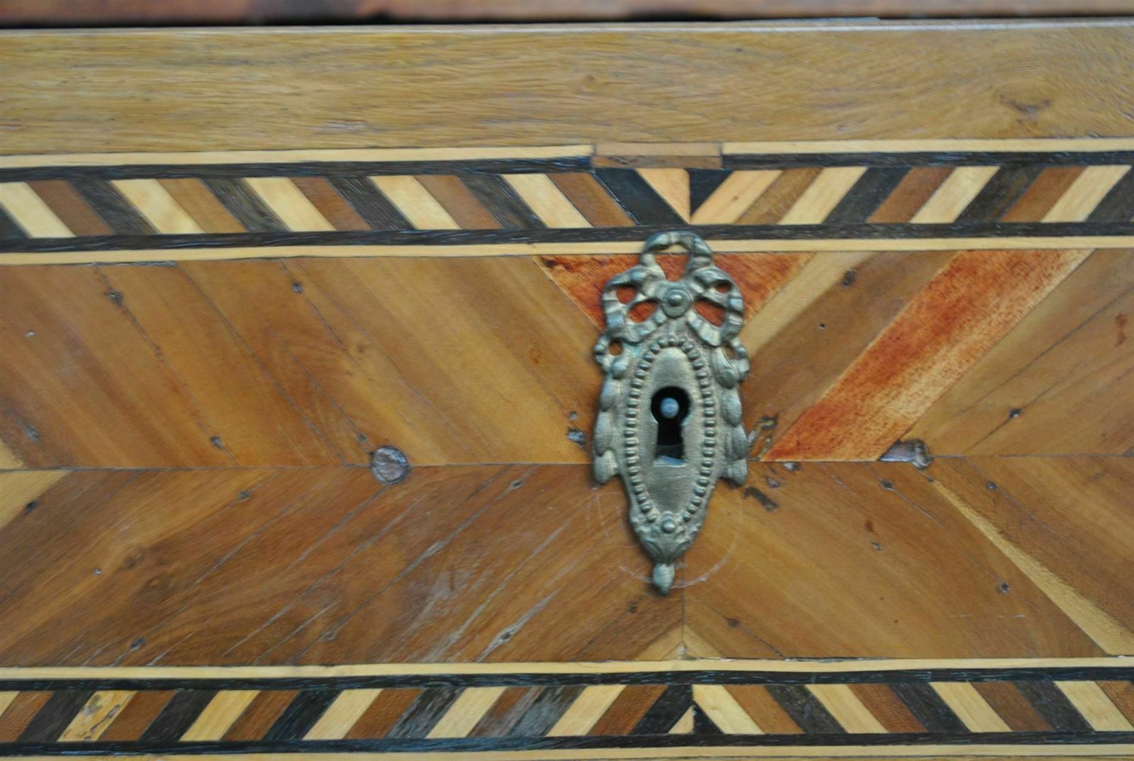 photo furniture Italian Fruit Wood Chest Of Drawers
