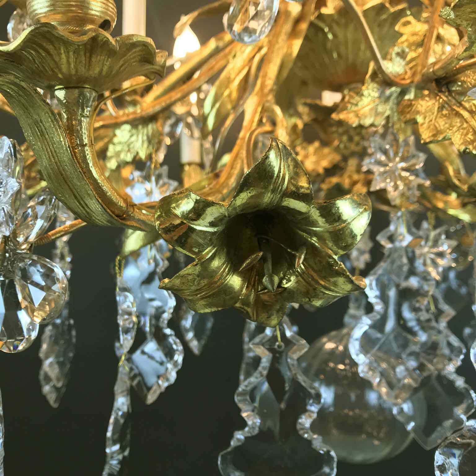 photo vintage Antique French Golden Chandelier With Crystals