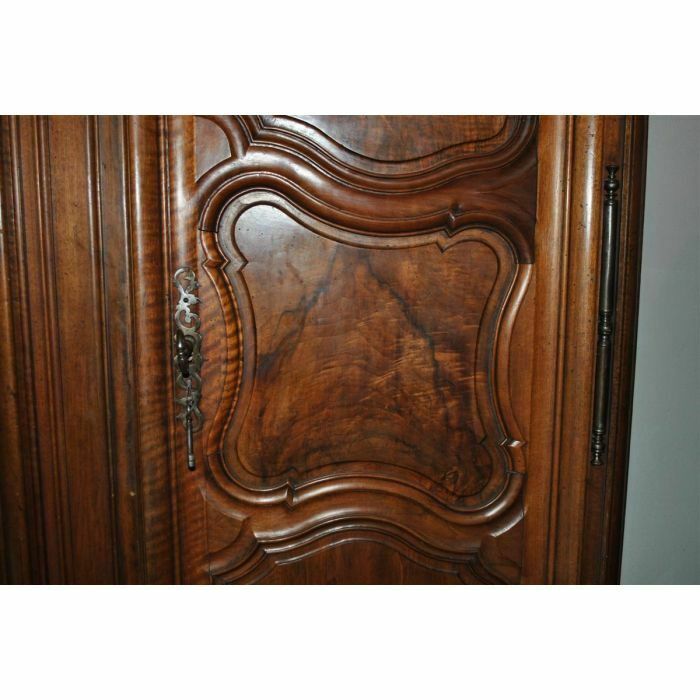 18th Century Castle Wardrobe Walnut photo vinterior