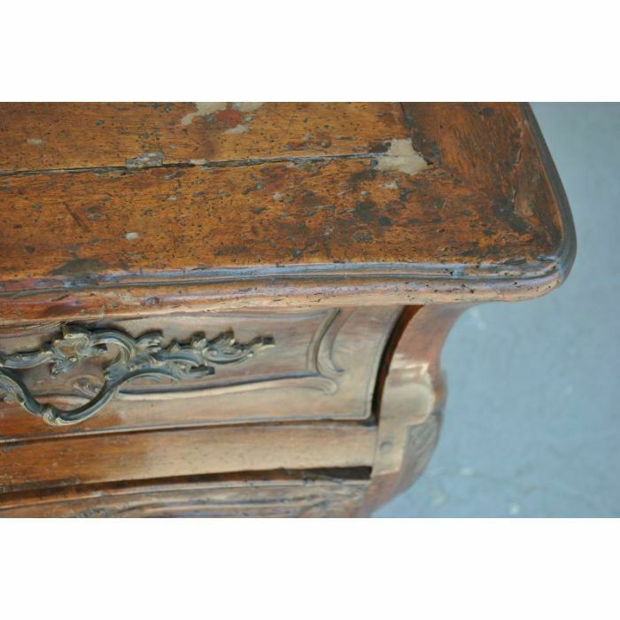 photo vinterior 18th Century Walnut Tomb Chest Of Drawers