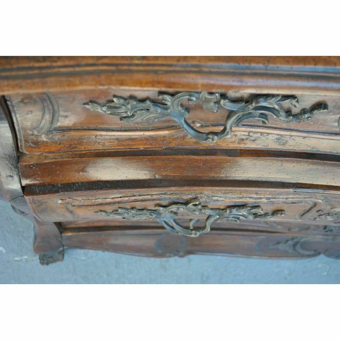photo vintage 18th Century Walnut Tomb Chest Of Drawers
