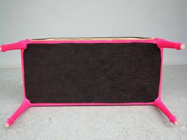 photo vintage St Louis XV Flocked Decorative Fuschia Bench