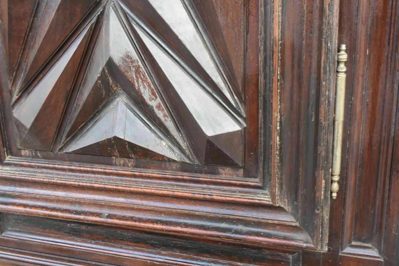 Louis XIII Walnut Bonnetress XVIII photo 4155.0