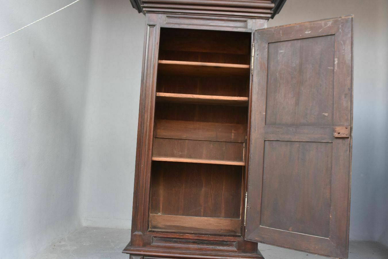 photo buy Louis XIII Walnut Bonnetress XVIII