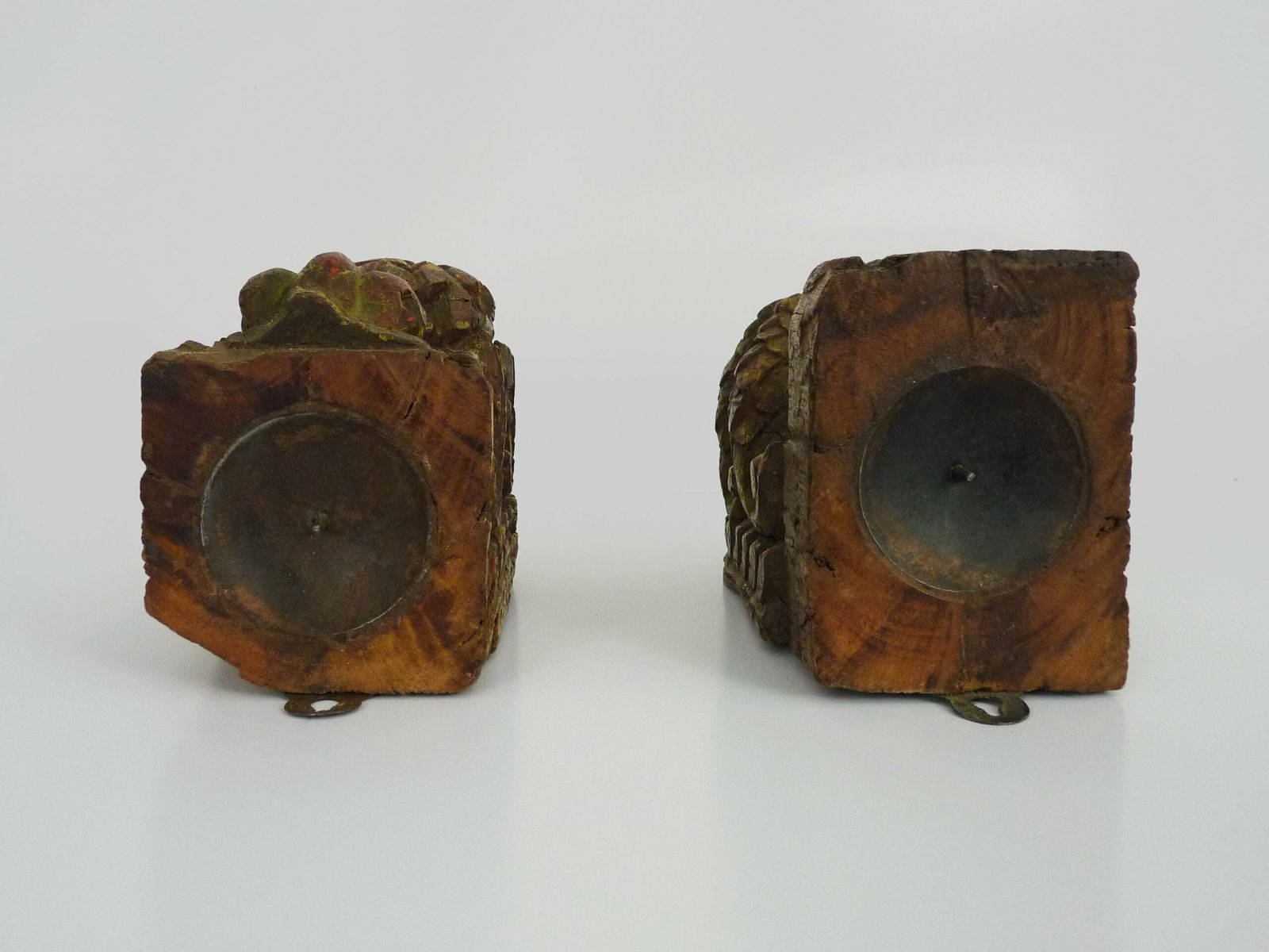 Paire de bougeoirs muraux indiens sculptés en bois photo 425.0