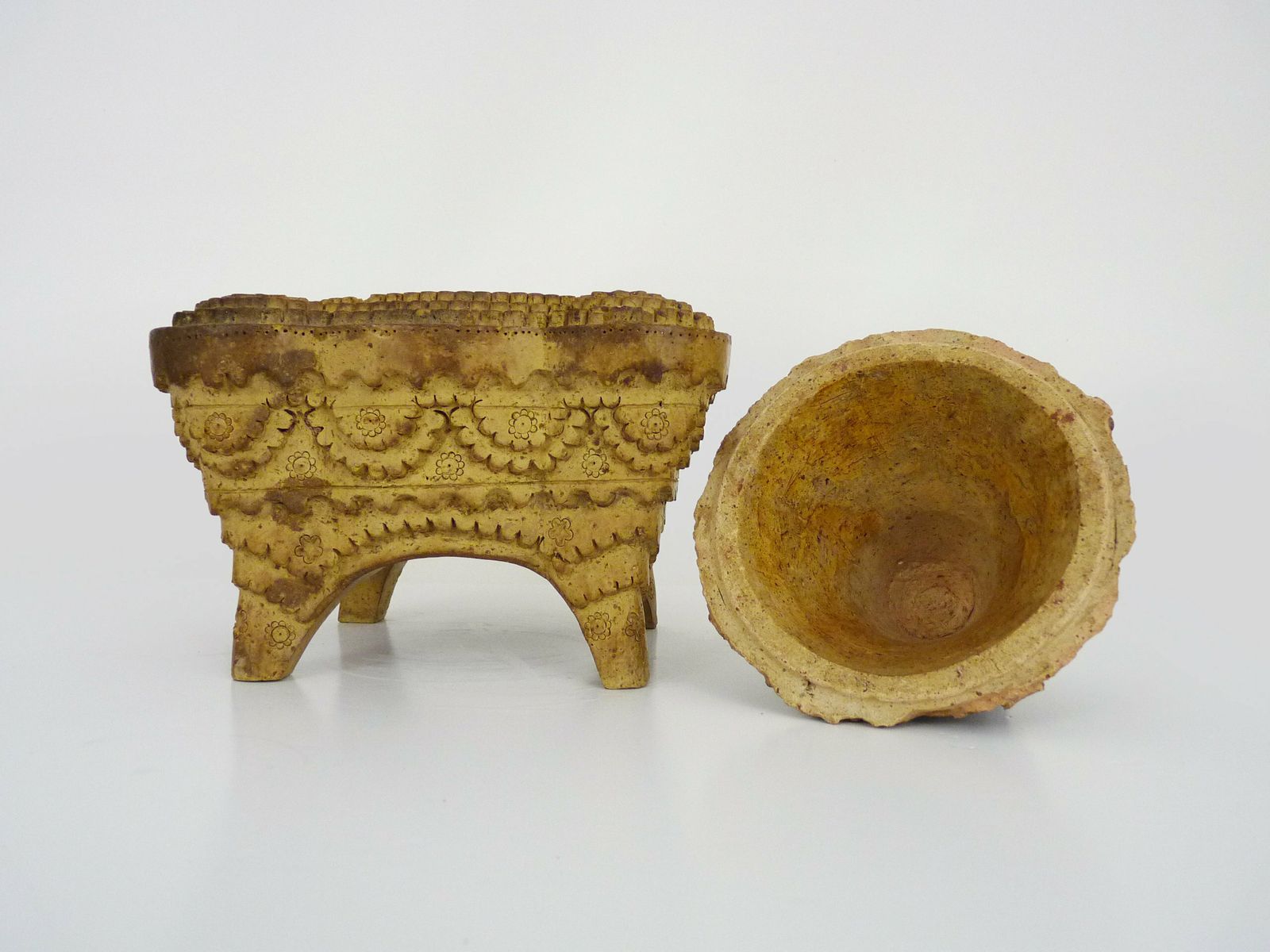 photo furniture Pot d'offrande de temple en stéatite sculptée, pot à onguent, Thaïlande, Birmanie