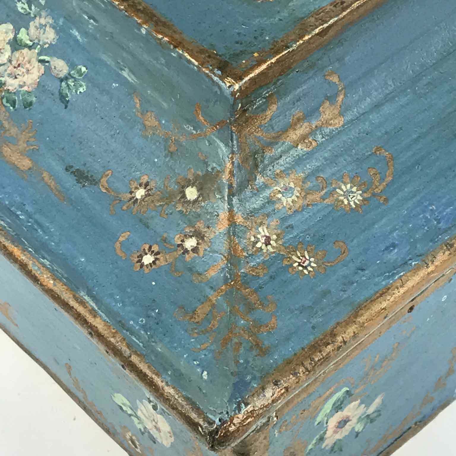 photo vinterior Lacquered Box With Fake Paper And Little Flowers, Late 1700s