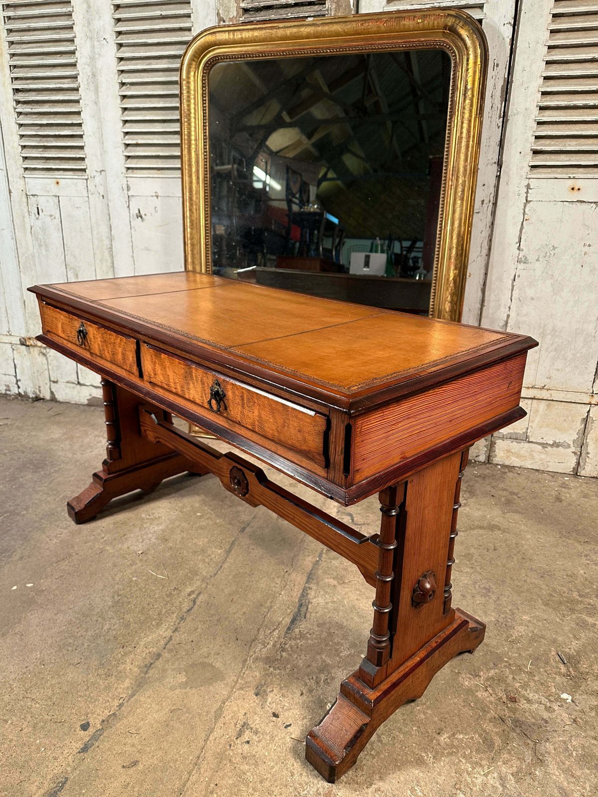 photo vinterior Rare Howard & Sons Stunning Quarter Sawn Oak & Baltic Pitch Pine Tooled Leather Aesthetic Movement Writing Desk/Console Circa 1870