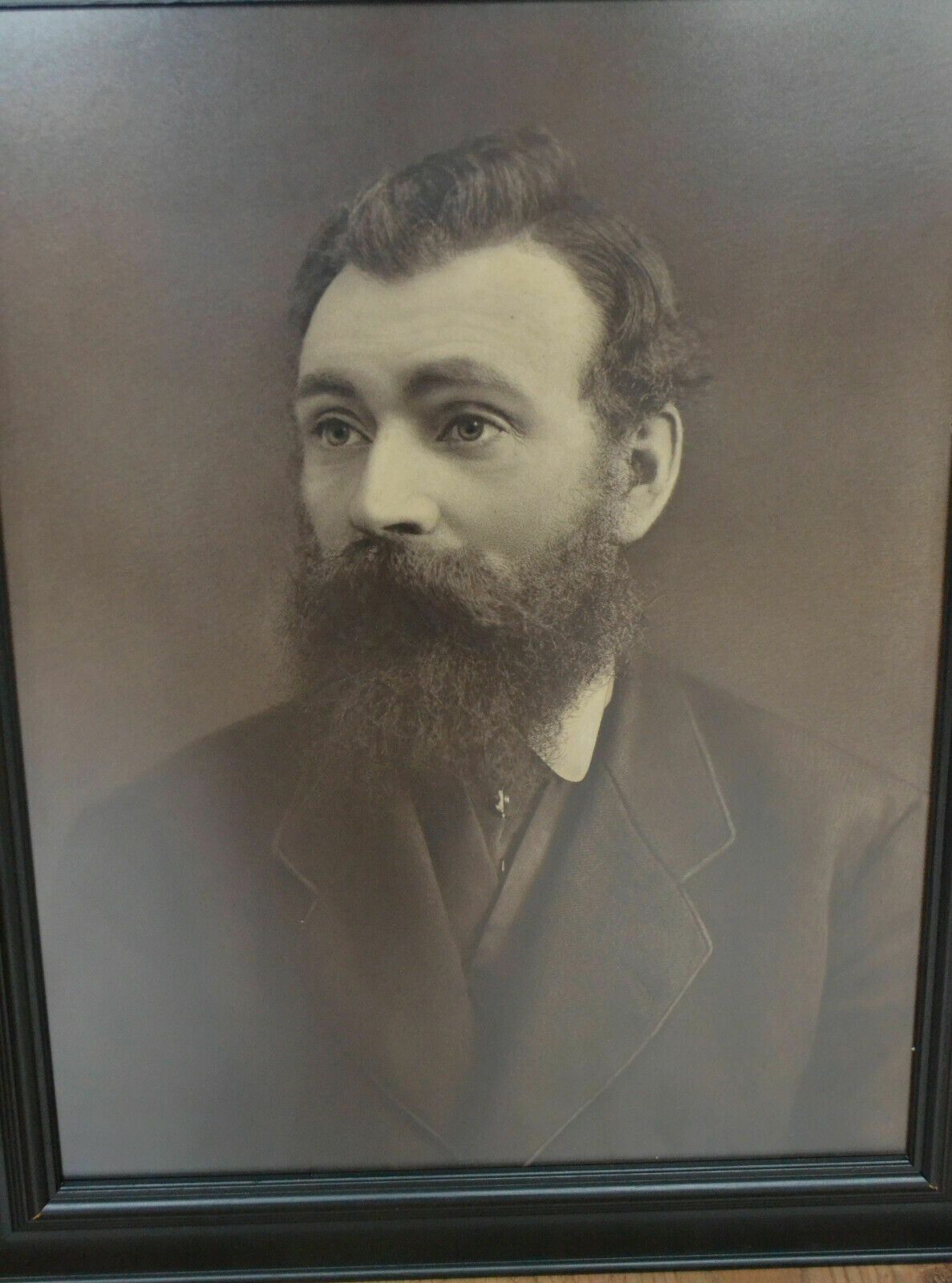 Original Victorian Photograph Of A Bearded Gentleman photo vinterior