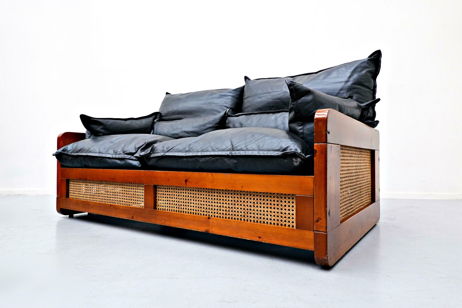 photo furniture Italian Mid Century Modern Black Leather Lounge Set, 1970s