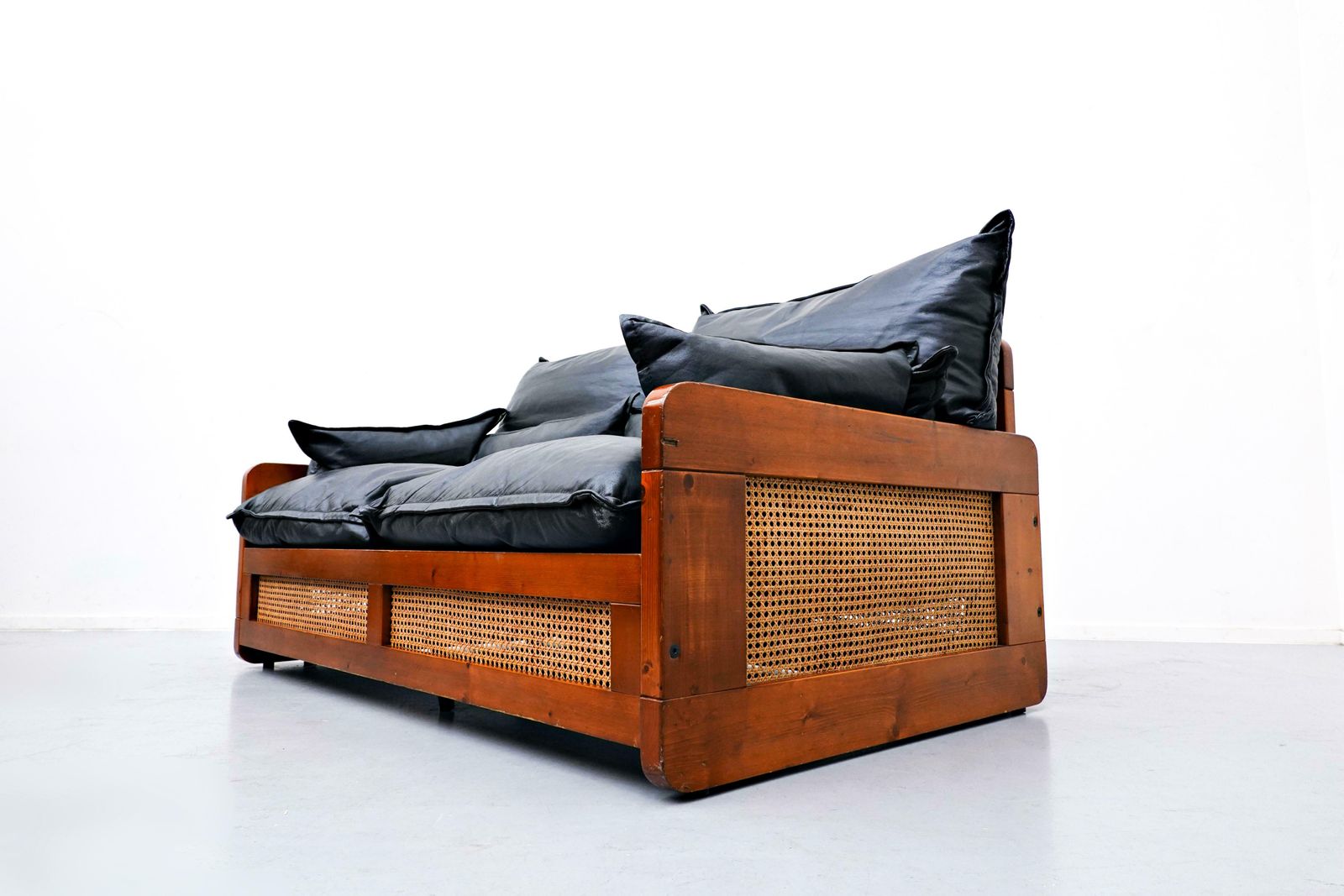 photo vinterior Italian Mid Century Modern Black Leather Lounge Set, 1970s