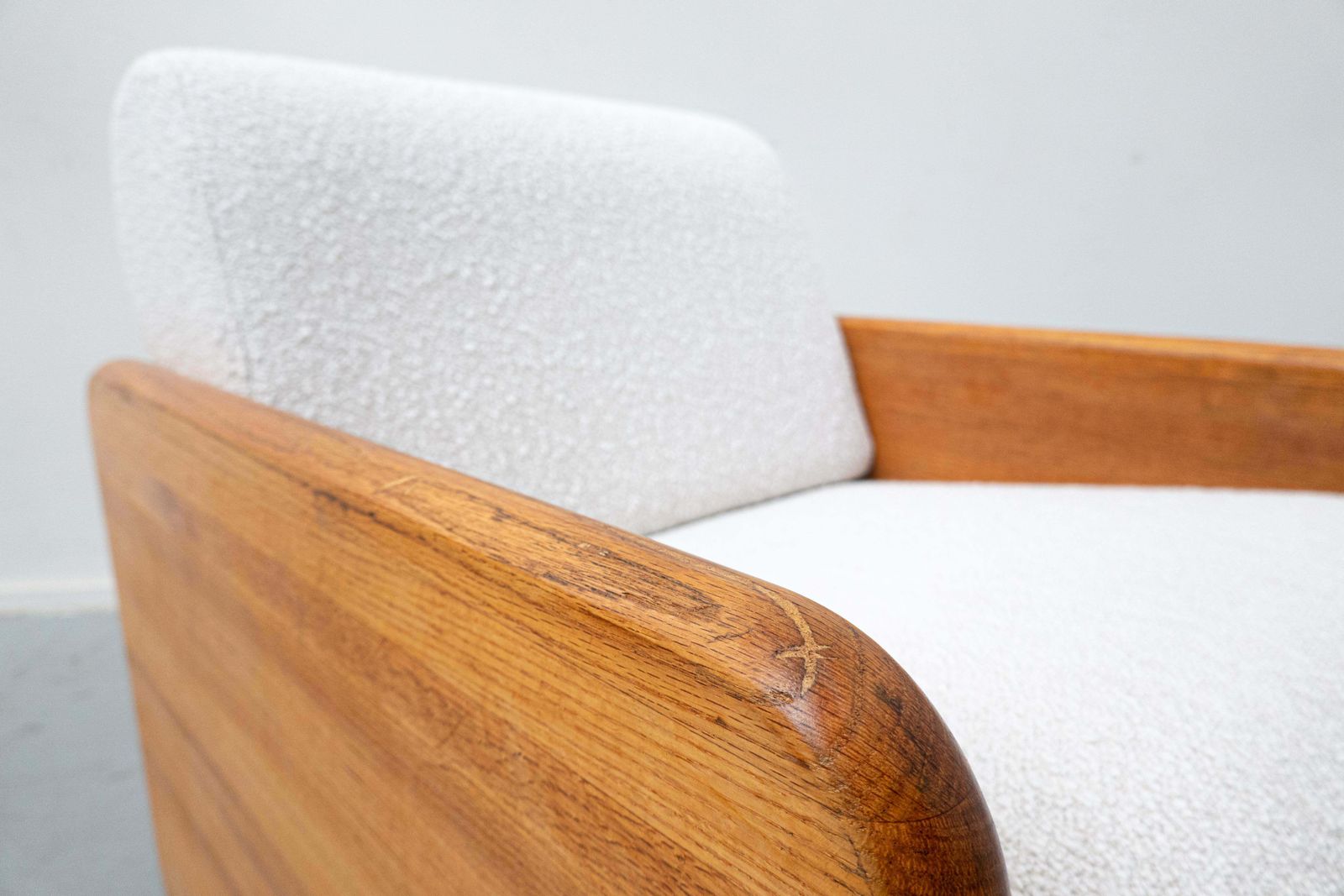 photo buy Mid Century Modern Italian Lounge Set, White Boucle And Oak, 1960s