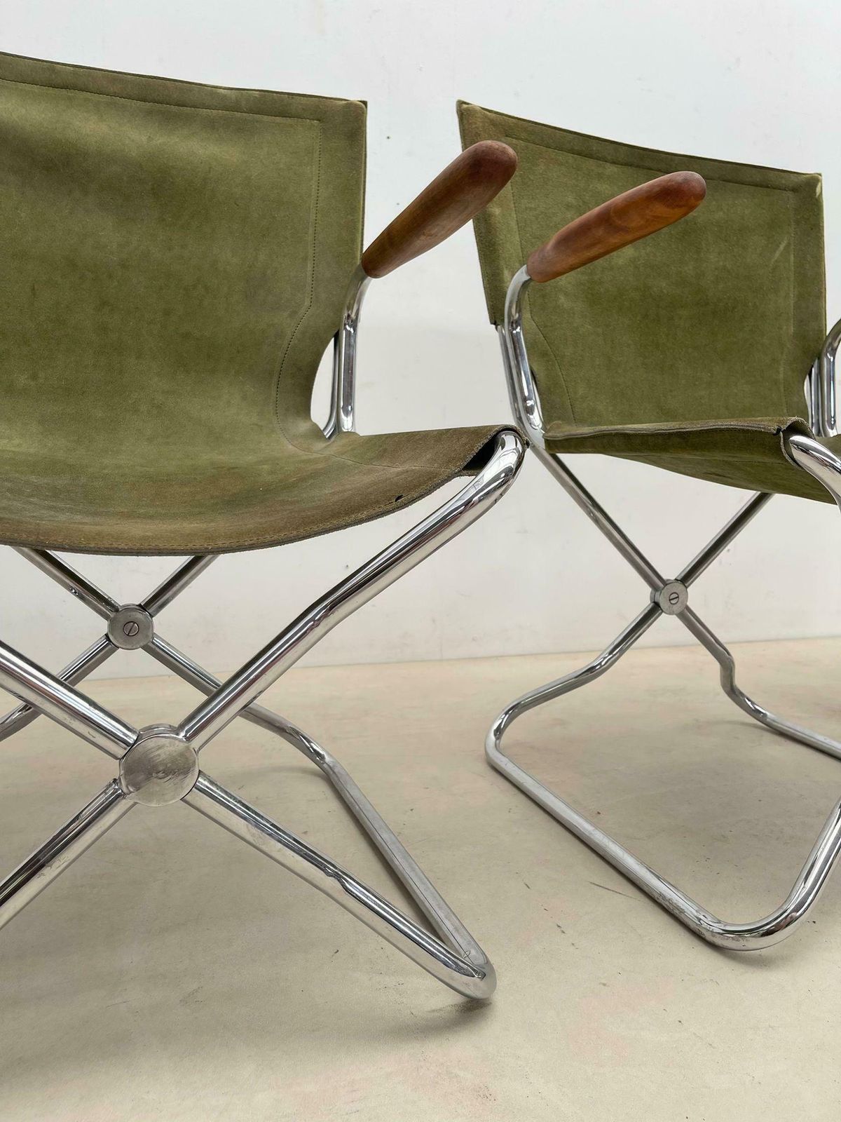 photo vintage Set Of 4 Mid Century Wood Metal And Green Canvas Folding Armchairs