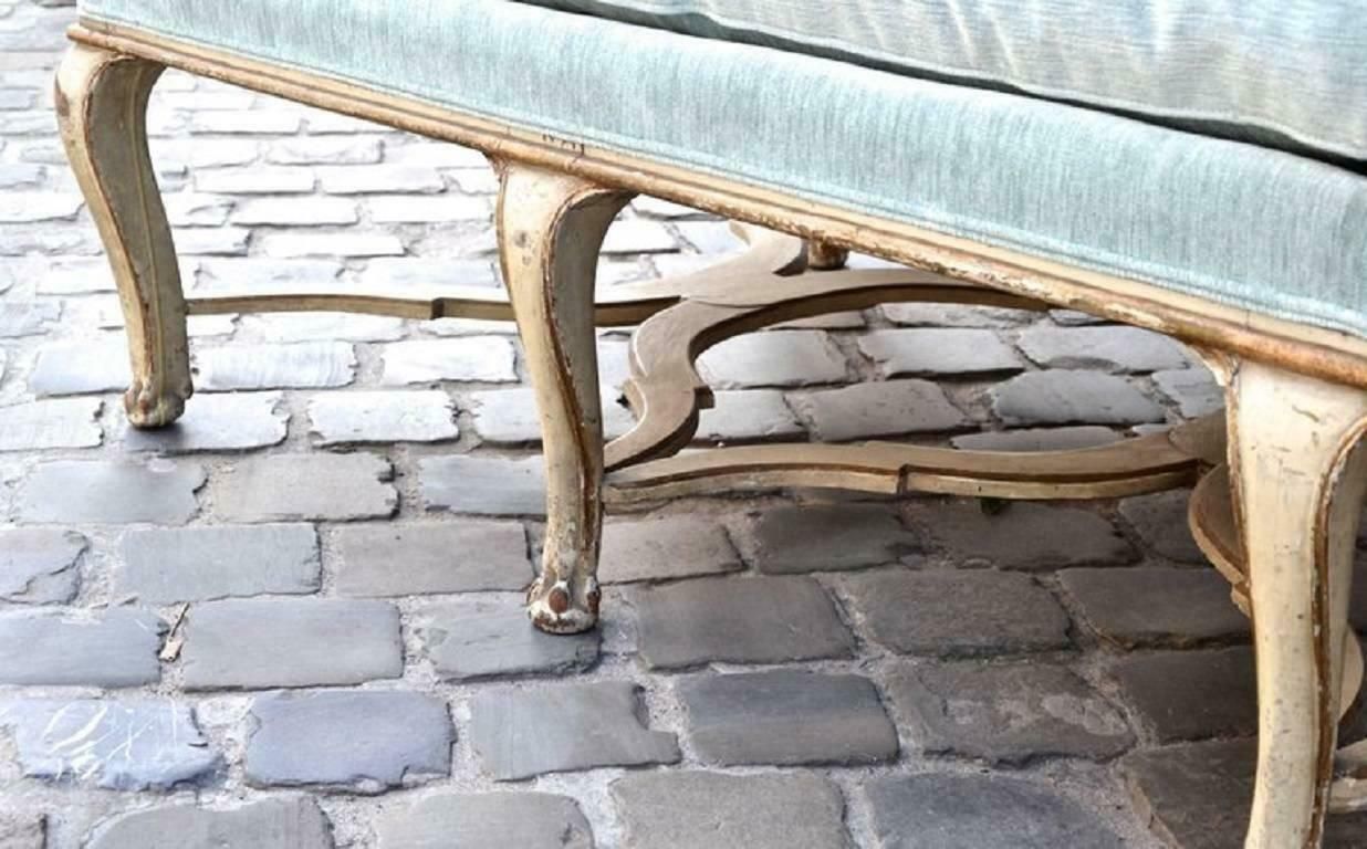 Elegant 18th Century Tuscan Rococo Daybed, Newly Upholstered photo vinterior
