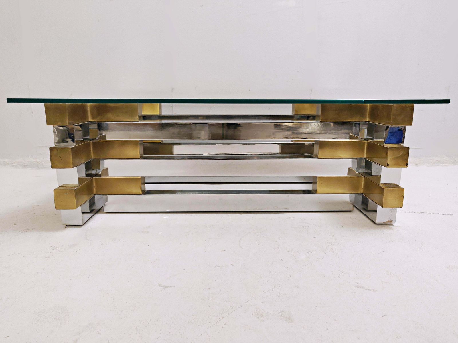 photo furniture Mid Century Modern Coffee Table In Brass, Chrome And Glass
