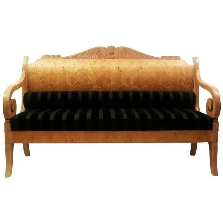 Early 19th Century Russian Biedermeier Sofa In Birchwood, New Upholstery
