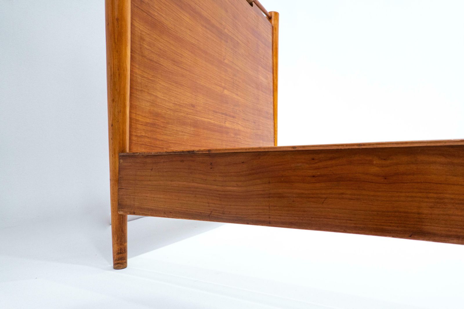 photo buy Pair Of Beds Attributed To Guglielmo Pecorini, Cherry Wood, Italy, 1940s