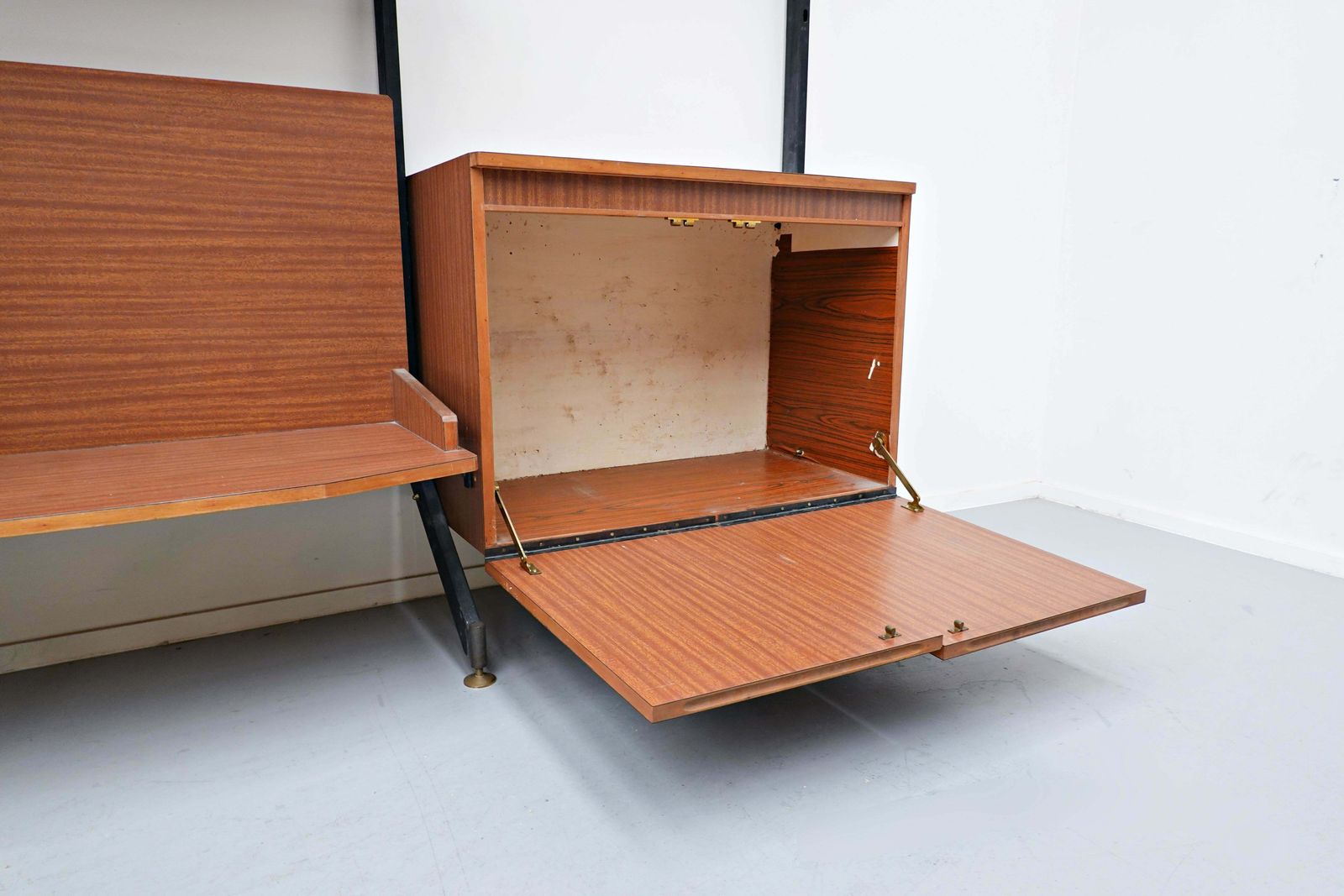 photo buy Mid Century Modern Italian Wall Unit Model ''''Urio'''' By Ico Parisi For Mim, 1960s
