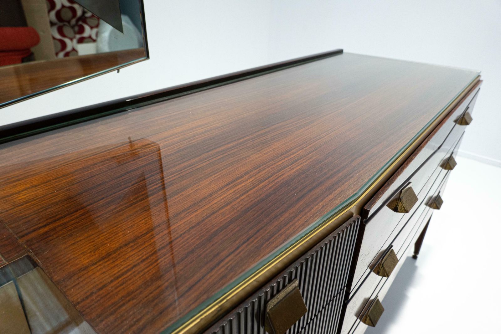 photo vintage Mid Century Modern Italian Wooden Dressing Table With Lightning Mirror, 1960s