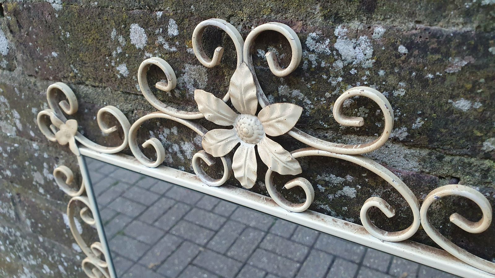 Large Classic 60’s Retro Large Metal Painted Cream Mirror. Flower Motif. 60’s Chic 81 X 45 Cm photo Home Decor
