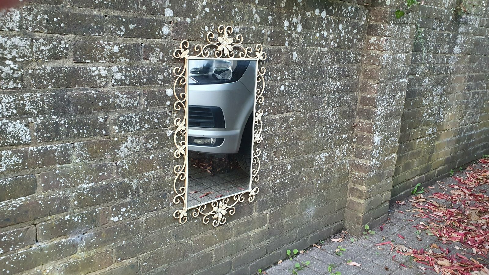 Large Classic 60’s Retro Large Metal Painted Cream Mirror. Flower Motif. 60’s Chic 81 X 45 Cm photo vintage