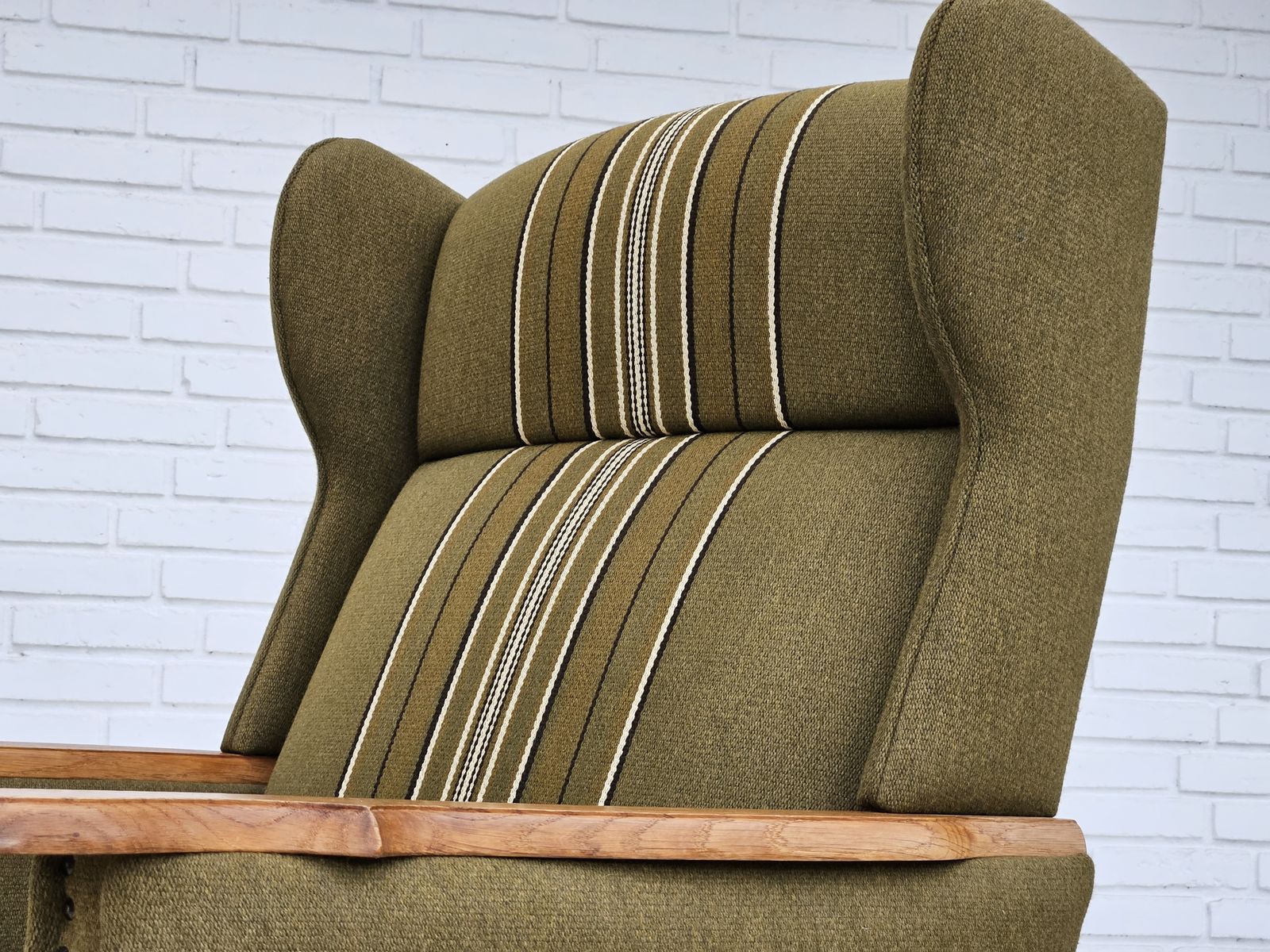 photo furniture 1970s, Danish Wingback Chair, Original Upholstery, Green Furniture Wool.