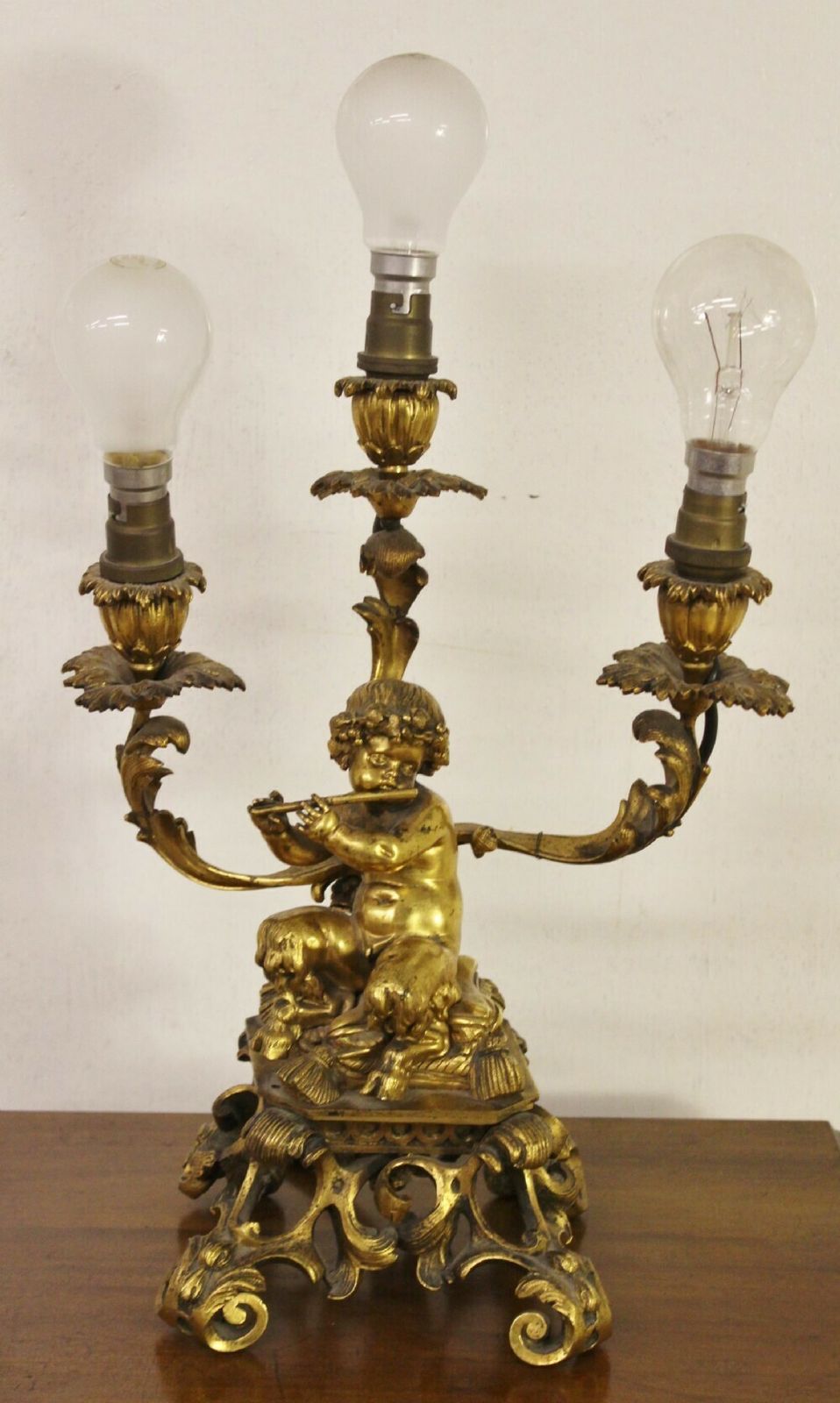 photo furniture Excellent Gilt Bronze Table Lamp