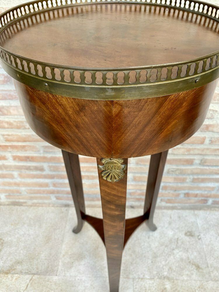 photo furniture Antique French Louis XVI Style Walnut Bouillotte Side Table 1800s