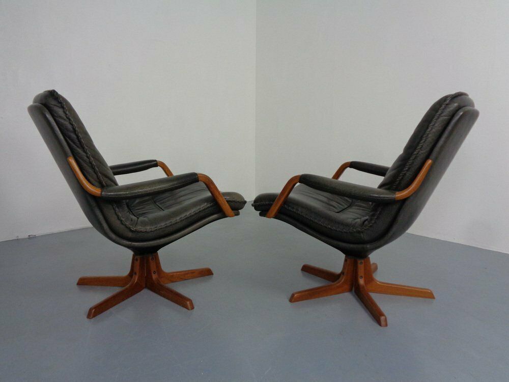 photo furniture Danish Teak & Leather Swivel Lounge Chairs From Berg Furniture, 1970s, Set Of 2