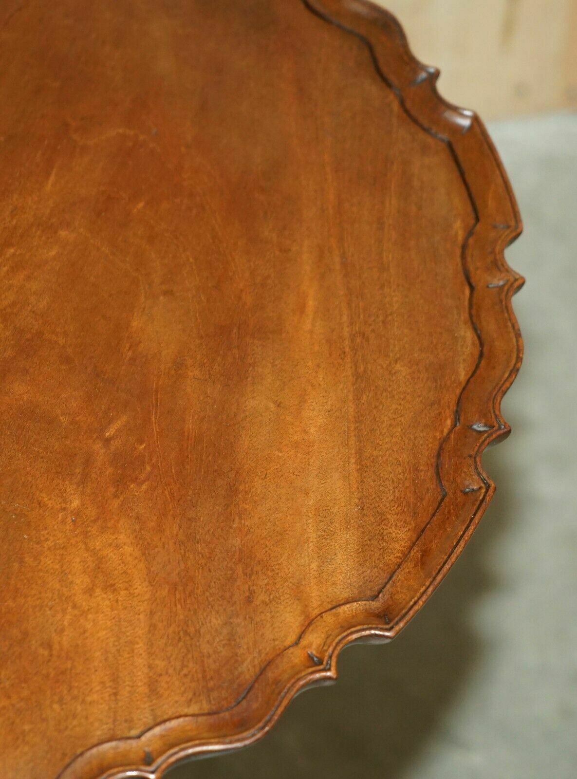 Lovely Circa 1920 Flamed Mahogany Pie Crust Edge Tripod Lamp Side End Wine Table photo vinterior