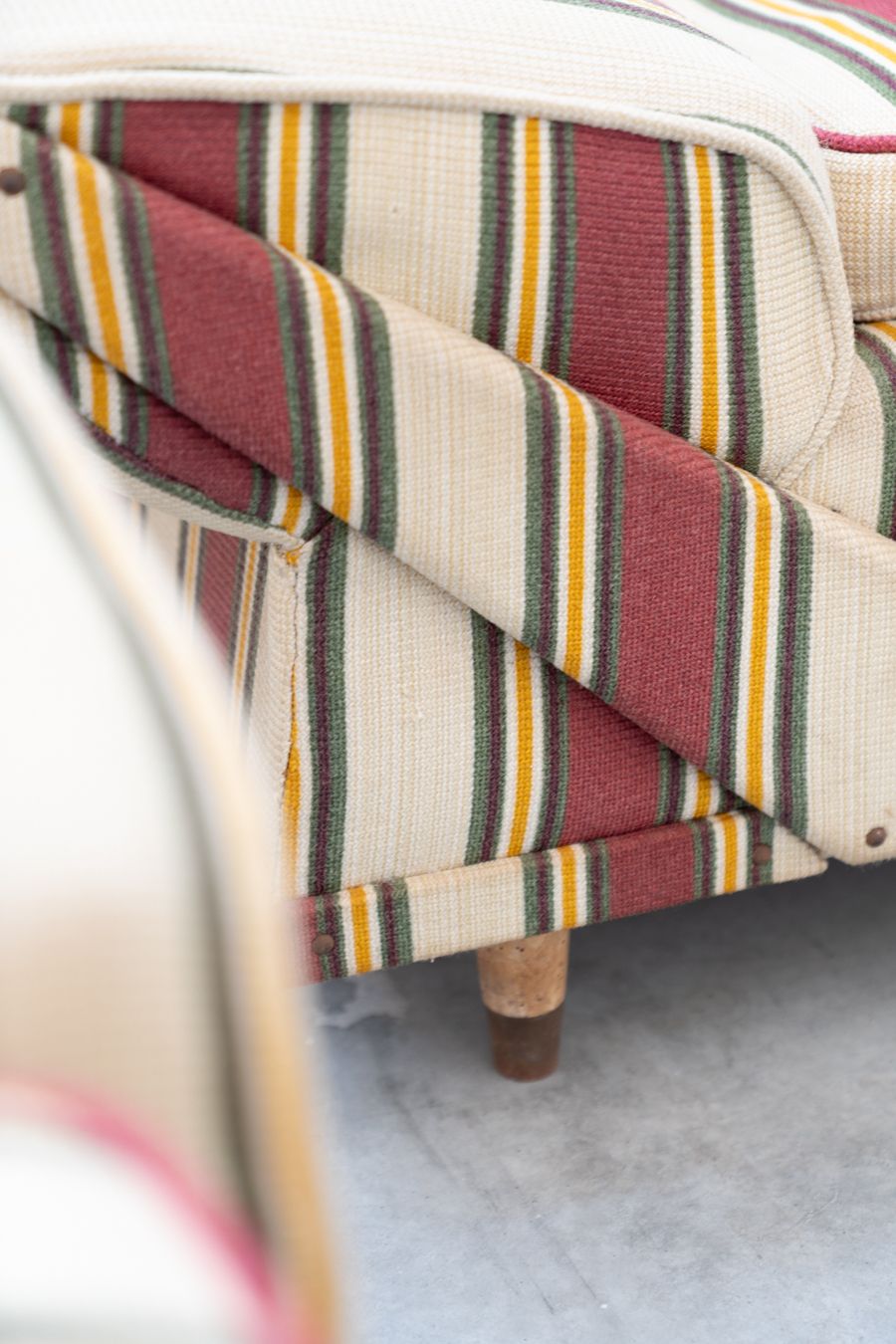 photo vinterior American Lounge Furniture In Original Striped Fabric1970s