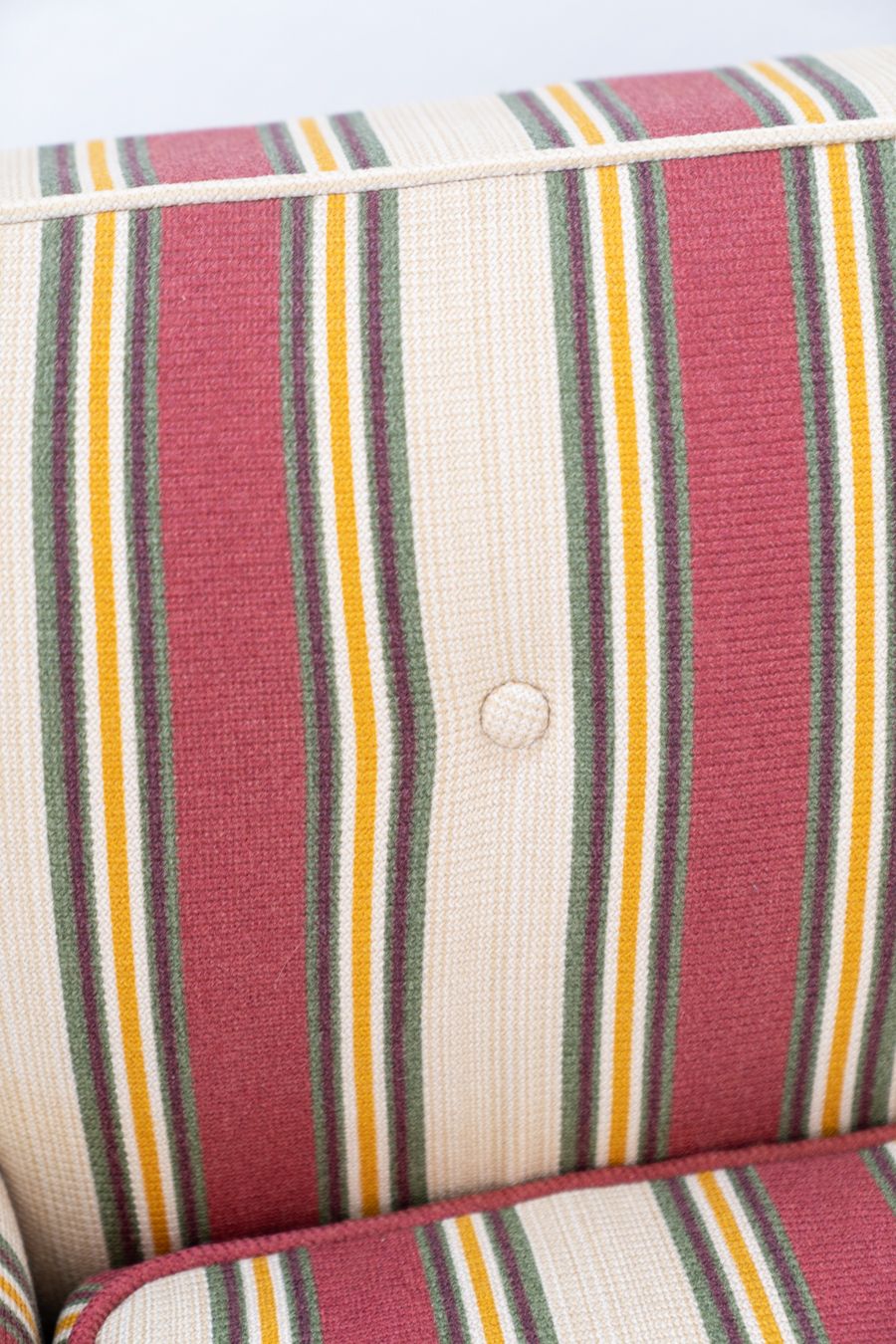 photo vintage American Lounge Furniture In Original Striped Fabric1970s