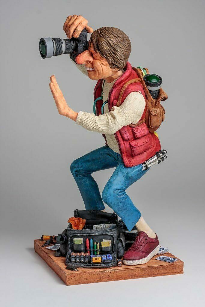 Guillermo Forchino – The Photographer: Hilarious Comic Art Sculpture! photo furniture