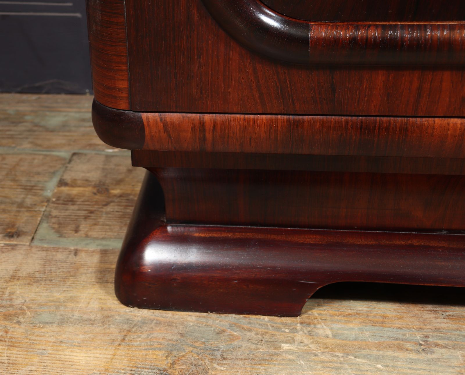 1650.0 Art Deco Display Cabinet In Rosewood photo