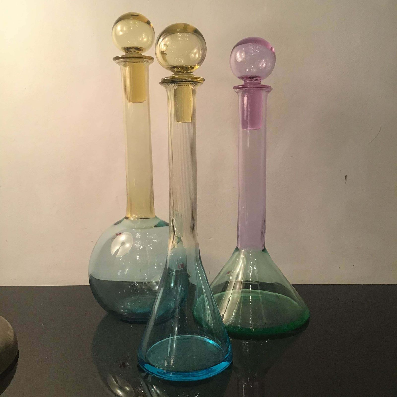 photo vinterior Carlo Moretti Set Of 3 Red White Rose' Wine Bottles Murano Glass 1970 Italy