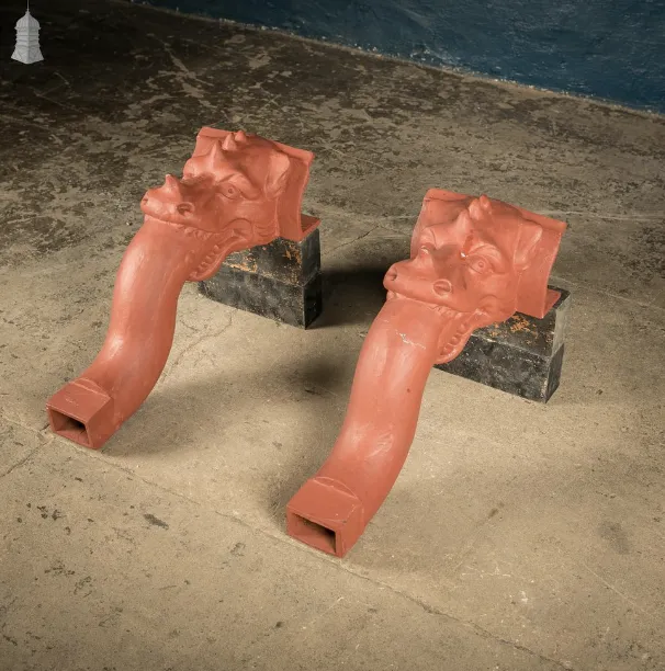 Running Outlet Offset Swan Neck, Dragon Head Design Downpipe Joints, Cast Iron Finished In Red Oxide Paint