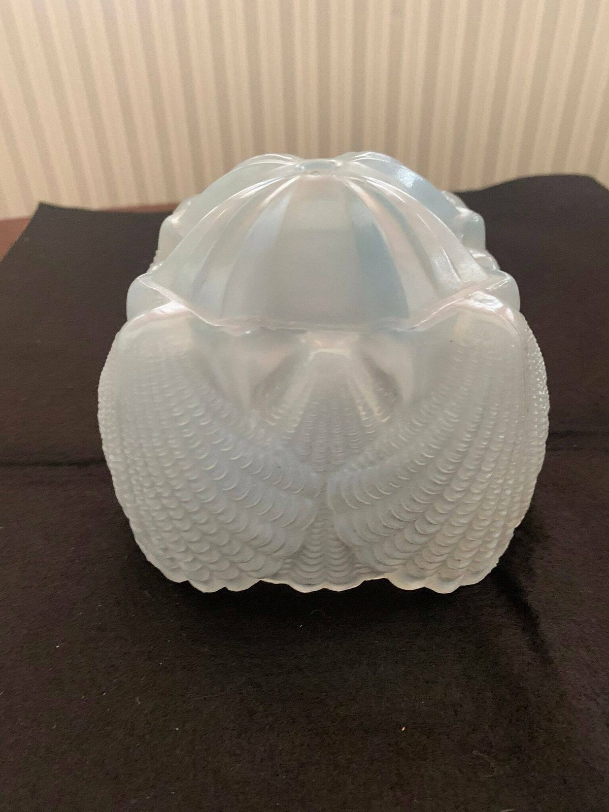 Exceptional Antique Art Deco Opalescent Glass Clam/Scallop Shell Lamp/Light Shade photo furniture