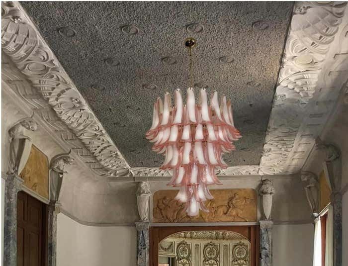 photo vinterior Fabulous Set Of Six Of Italian 75 Pink And White Petal Chandeliers, Murano